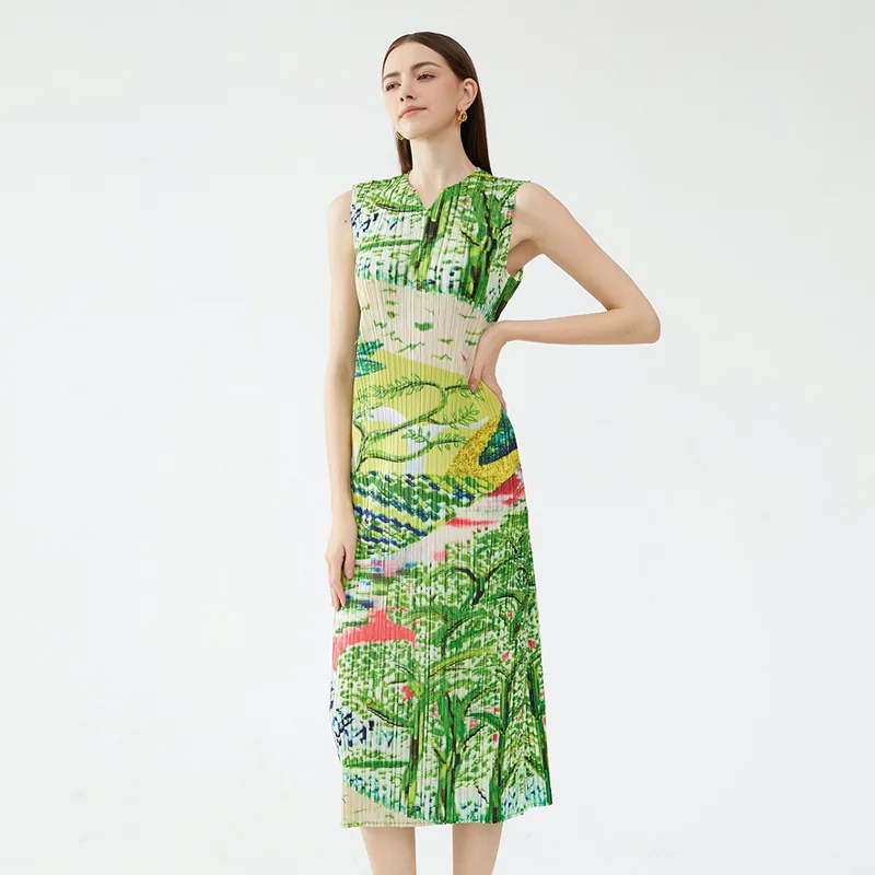 Summer Green Painting Dress 2023 New Sleeveless Small V-neck Slim Fit and Slim Appearance A-line Long Dress for Women