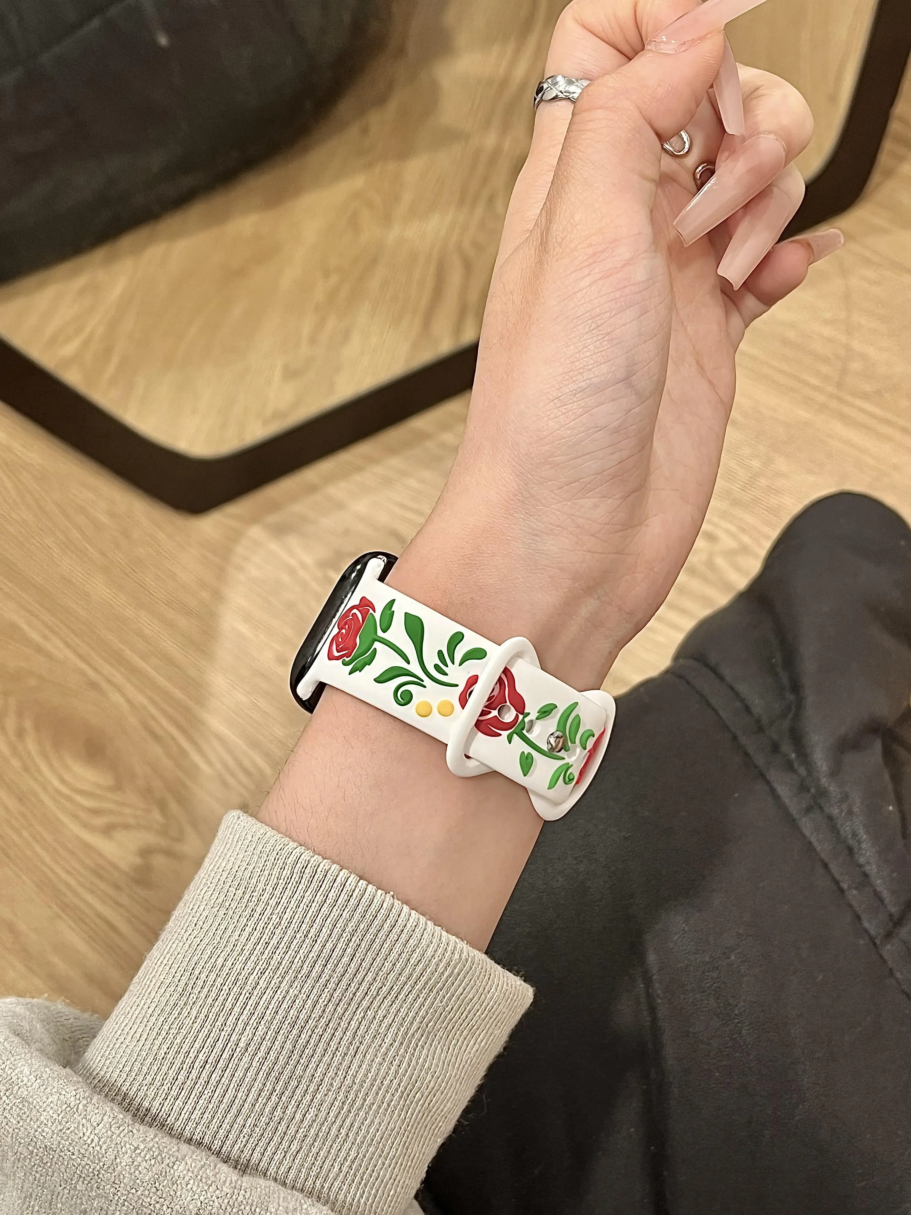 Silikonowy pasek Fashion Rose do Apple Watch damski, pasujący do serii 11/10/9/8/7/6/5/4/3, rozmiary 38mm 40mm 41mm 42mm 44mm 45mm 46mm 49mm