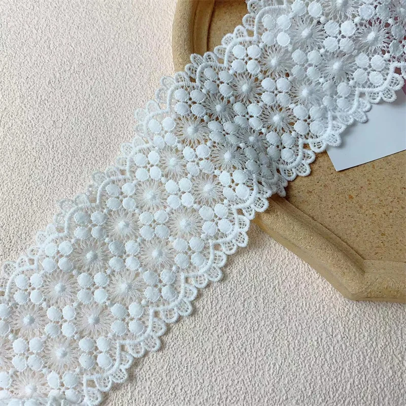 8CM di larghezza bellissimo squisito cotone bianco Hollow fiori ricamati nastro di pizzo con frange abbigliamento fai da te cucito Guipure Decor