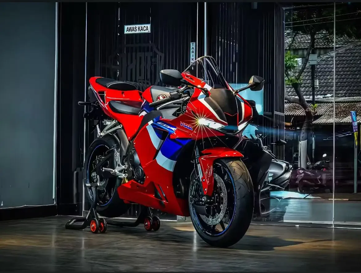 Suitable for Honda CBR600RR windshield competitive heightening front windshield 21-25 years general windshield