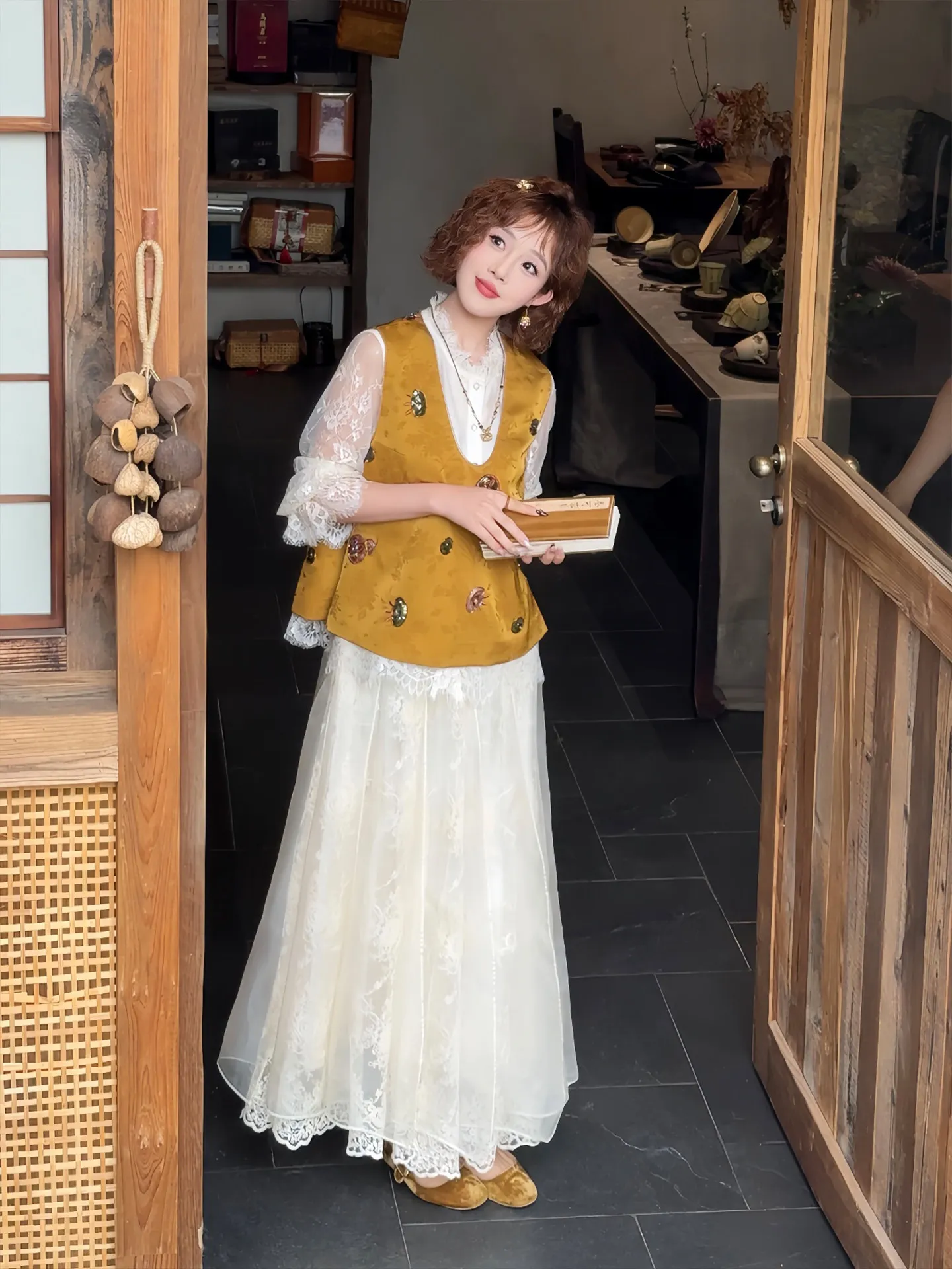 

Yolo Lace Embroidered Layered Vest Skirt Set Women's Fashion Spring Summer Three-Piece Suit Breathable Medium Thickness Casua...