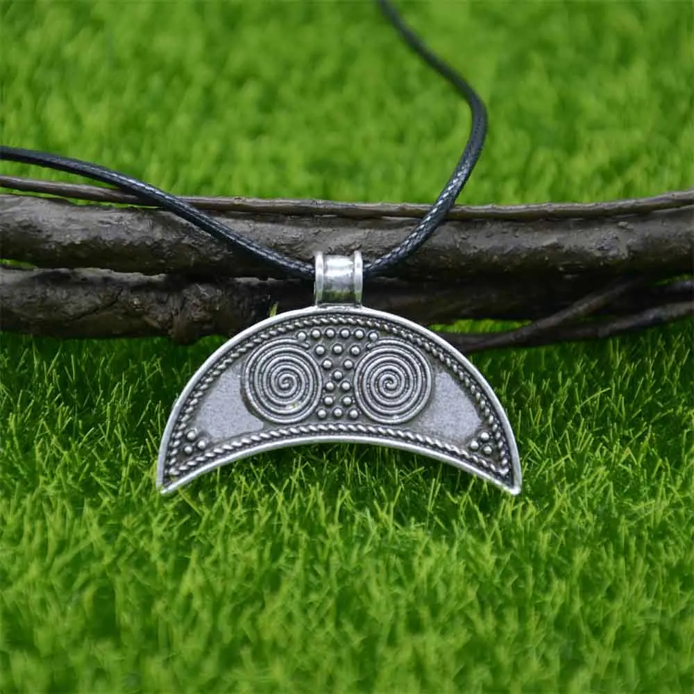 Nostalgia Slavic Pendant Lunula Symbol Crescent Moon Good Luck Charm Necklace Womens Mens Jewlery