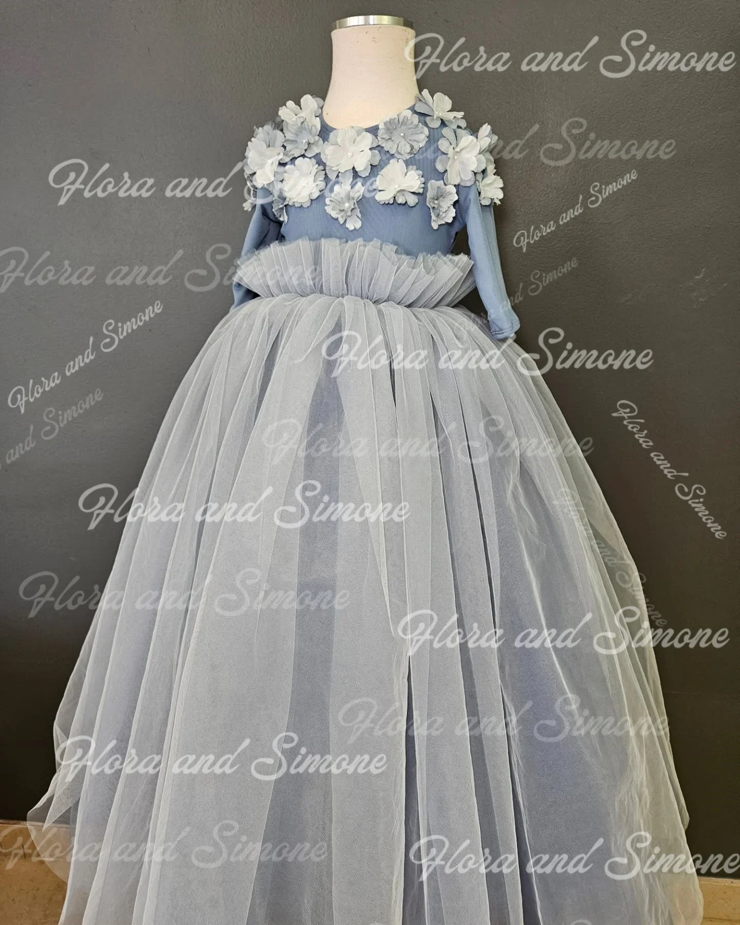Customized Chiffon Elegant 3D Floral Long Sleeves Flower Girl Dress for Wedding Ceremonies First Communion Holiday Celebrations