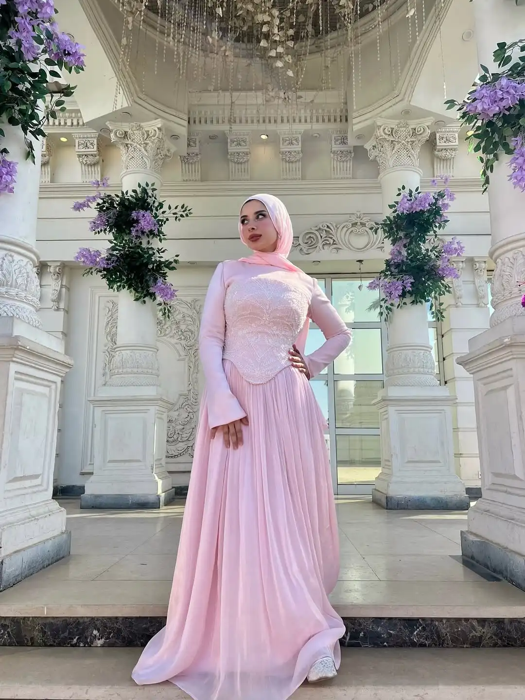 فستان سهرة بتصميم جديد وردي أنيق مطرز بالترتر وأكمام طويلة مع شريط بطول الأرض ثنيات على شكل حرف A للحفلات الراقصة