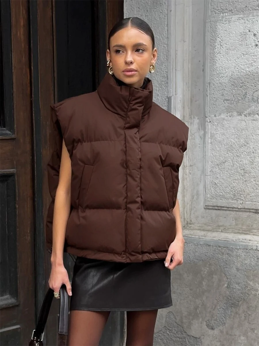 Wolfeel Women's Elegant Vest with Sleeveless Snap Button Design Suitable for Layered Jackets That Keep Warm in Autumn and Winter
