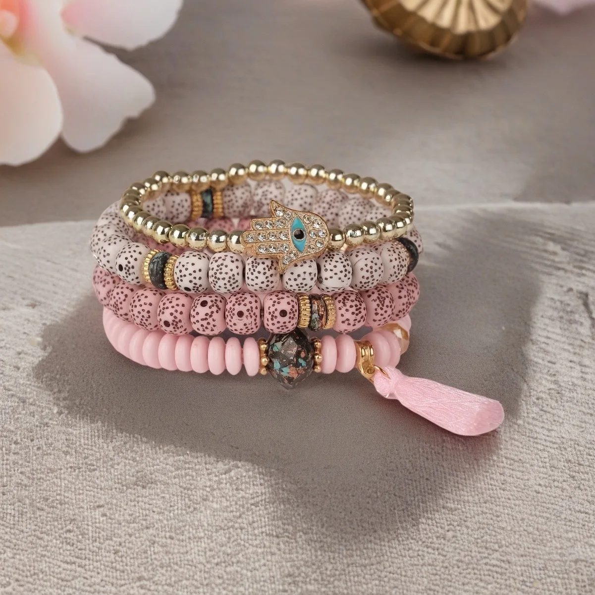 4-teiliges Armband-Set mit dem Motiv des „bösen Auges“ für Damen, mit Kristallanhänger in Form der Hand Fatimas, Quasten, elastischen Perlen und Kettengliedern, Herren-Modeschmuck und Accessoires. – Detail 7