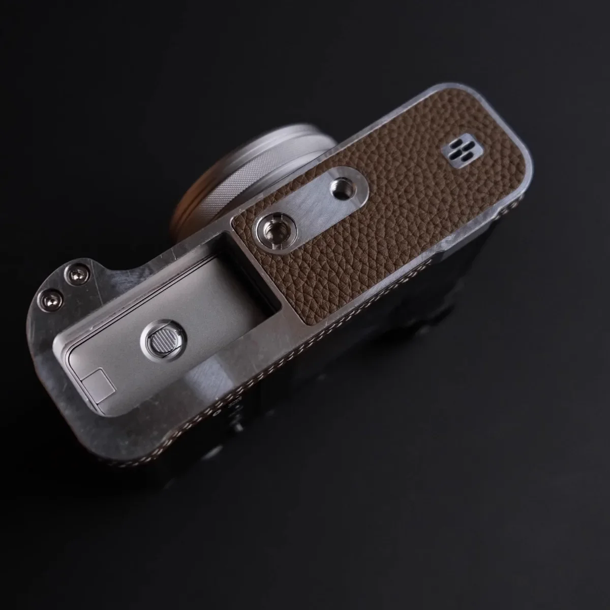 Retro Skórzane Etui Ochronne na Aparat Półobudowa Torba na Aparat Kompatybilna z Aparatami Fujifilm X100VI Fuji X100-VI — zdjęcie 5