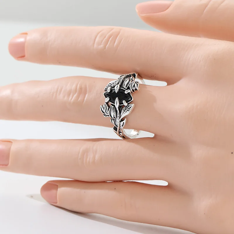 Vintage Inlaid Black CZ Women's Ring Ethnic Silver Color Hand Carving Leaf Daily Wear Party Jewelry Anniversary Gift