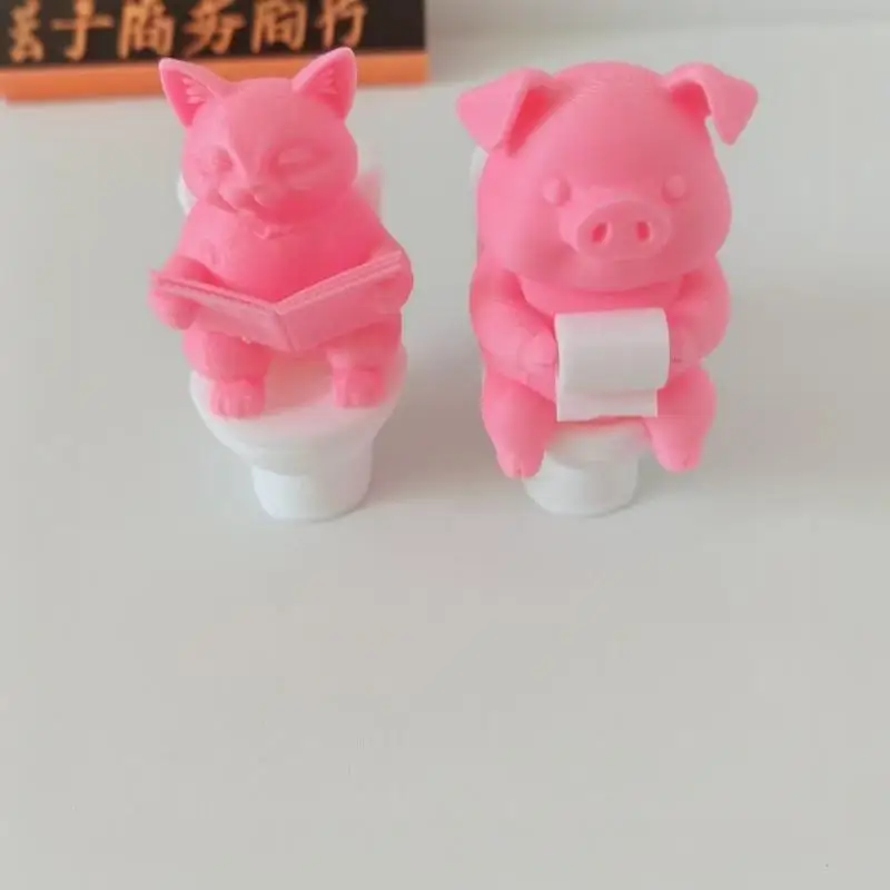 3D Printed Novelty Pig Figurine Cartoon Toilet Sitting Design Wall Mounted Desktop Decor for Bathroom Guest Room