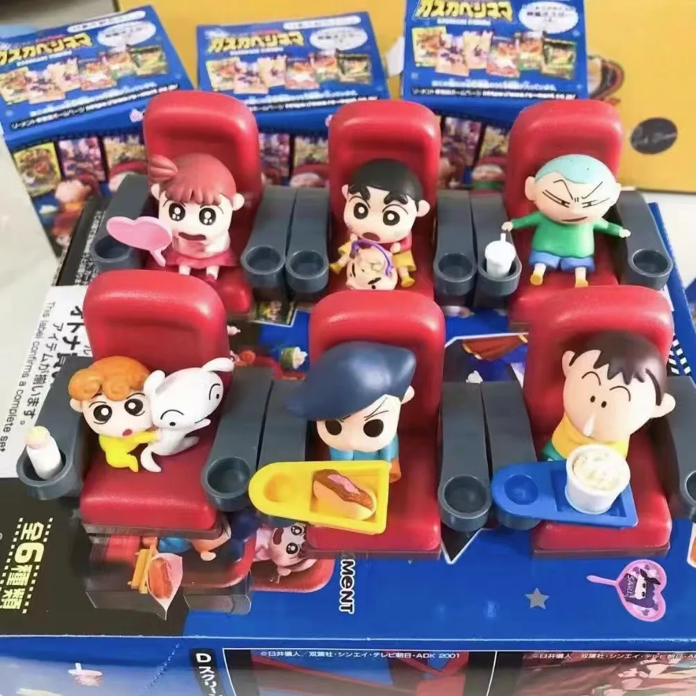 Bandai 6PCS 9CM Anime Crayon Shin-chan Kawaii Figura Kasukabe Cinema Modello in miniatura Giocattoli Raccogliere Ornamenti Regalo