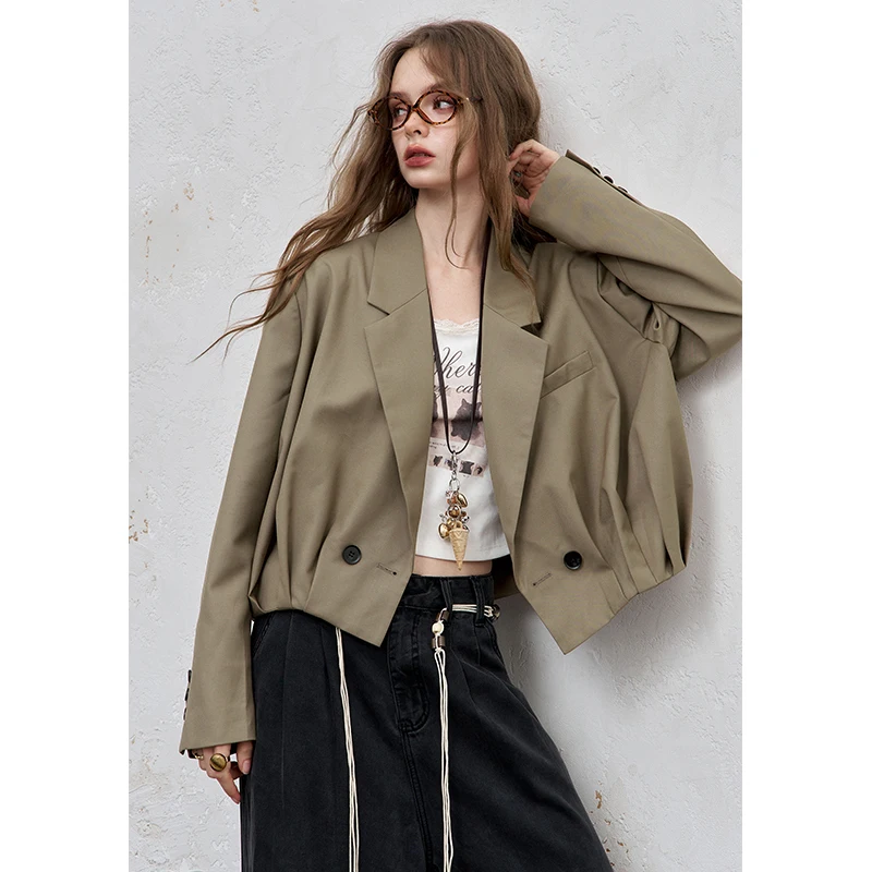 ELFSACK 2025 Herfst Nieuwe Collectie Elegante Geplooide Effen Kleur Blazer Vrouwen Korte Cropped Gestructureerde Blazer Voor Vrouw