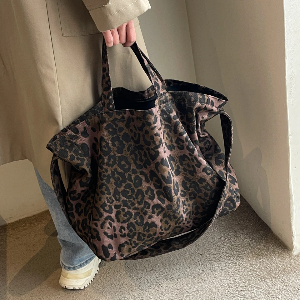 Bolso de mano de nailon para mujer, bandolera de gran tamaño con estampado de leopardo, Deformable, gran capacidad