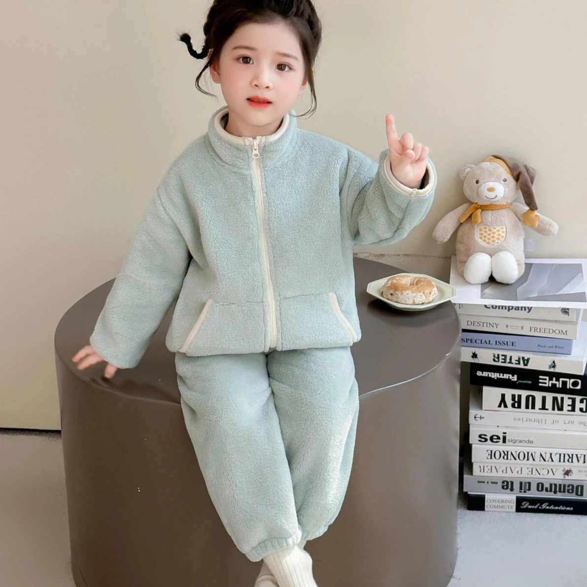 

Girls Suit 2025 Autumn and Winter New Childrens Clothing Korean Style Girl Baby Thick Flannel Home Clothes Two Sets Leisure
