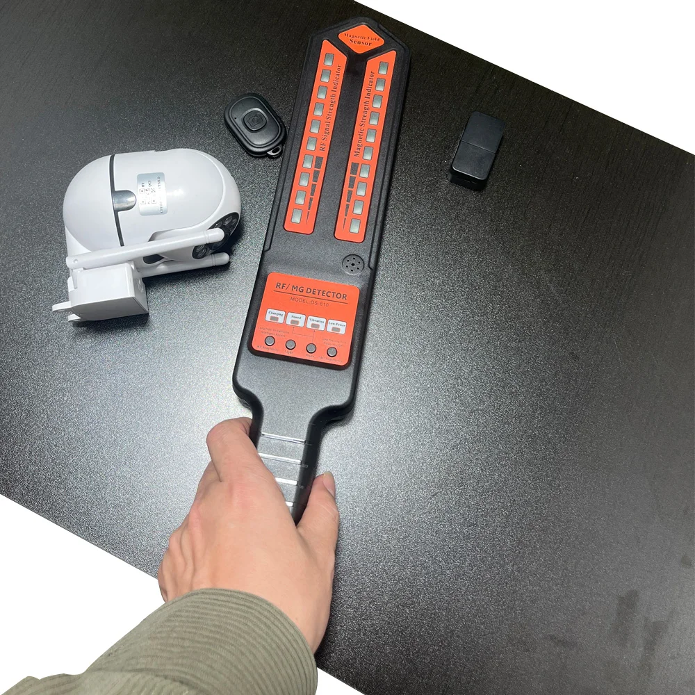 

Беспроводной детектор сигналов DS-810 - охватывает диапазон частот от 50 МГц до 6000 МГц, обнаруживает устройства для мошенничества, шпионское оборудование, с длительным временем автономной работы (20 дней)