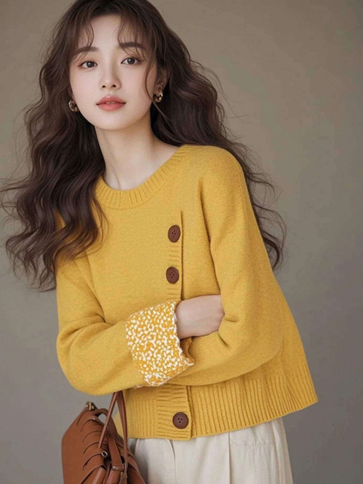 

Women European Button Design Yellow Knitted Sweater New Style Spring Autumn Fashion O-Neck Long Sleeve Pullover White Sweater