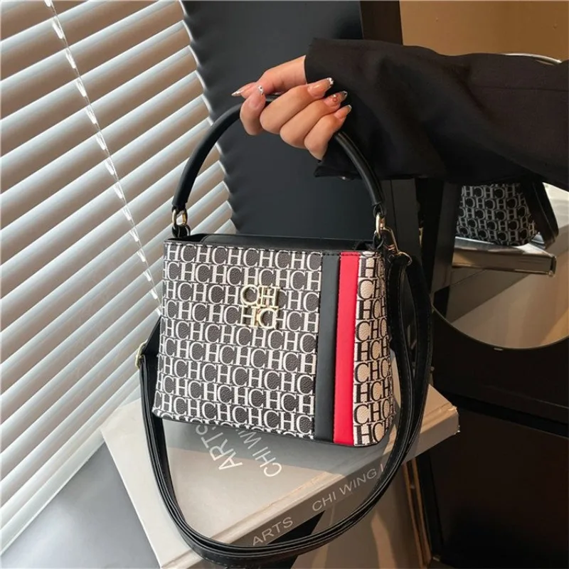 

2026 New Stylish Women's Bucket Bag - Large Capacity Crossbody Shoulder Bag with Side Zipper Compartment and Letter Print