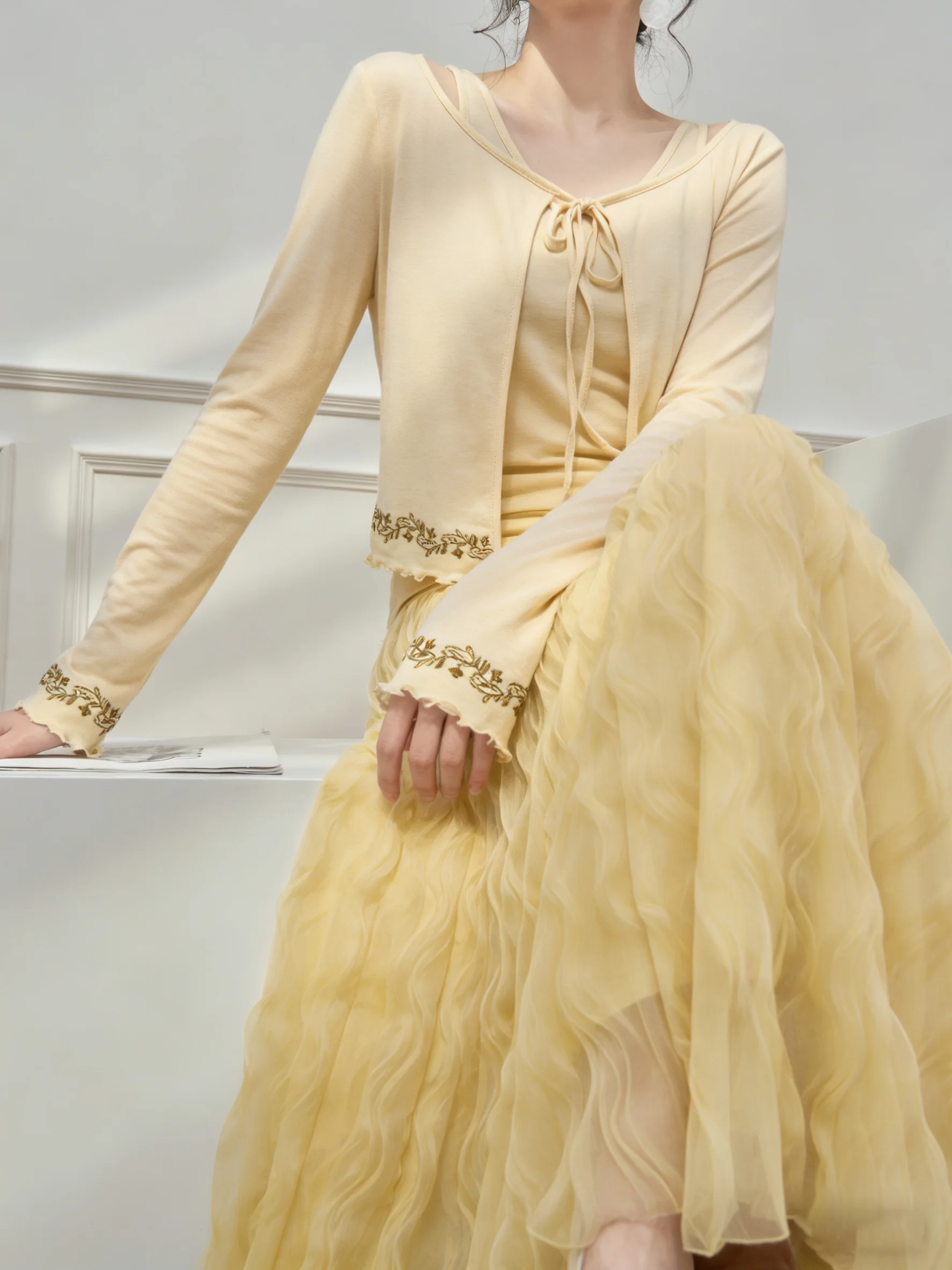 

Yellow Heavy Embroidery Open Cardigan Vest Mesh Half Skirt Set Women's Fashionable Popular New 2026 Spring Casual Loose Fit