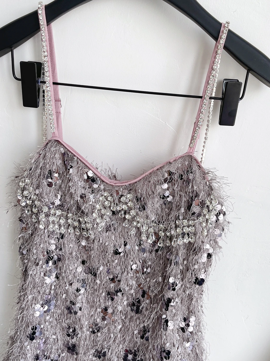 Damska spódnica midi w kształcie litery A z wysokim stanem, zdobiona cekinami, frędzlami i diamentami, model Dr Korean, idealna na lato.