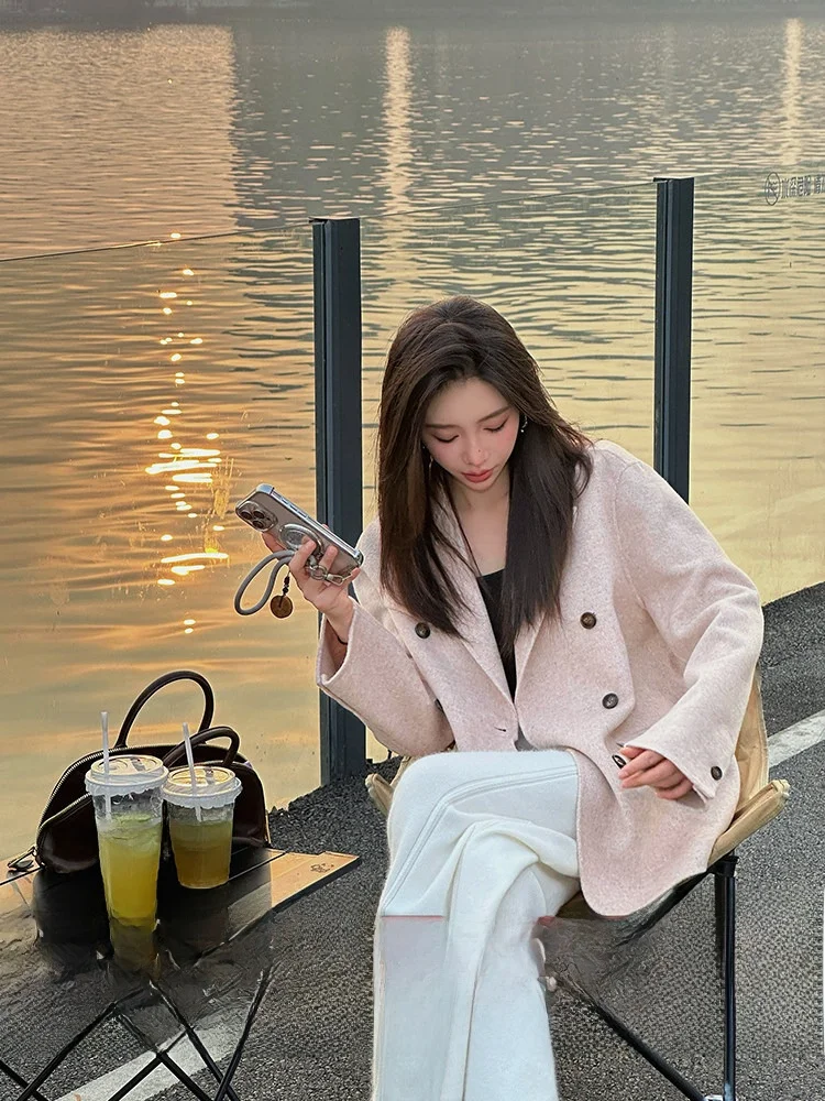 

Двустороннее шерстяное пальто ZQ: выгодное предложение к концу года, повседневное, женское, короткое, с длинными рукавами, на двух пуговицах, без капюшона, производство Китай.