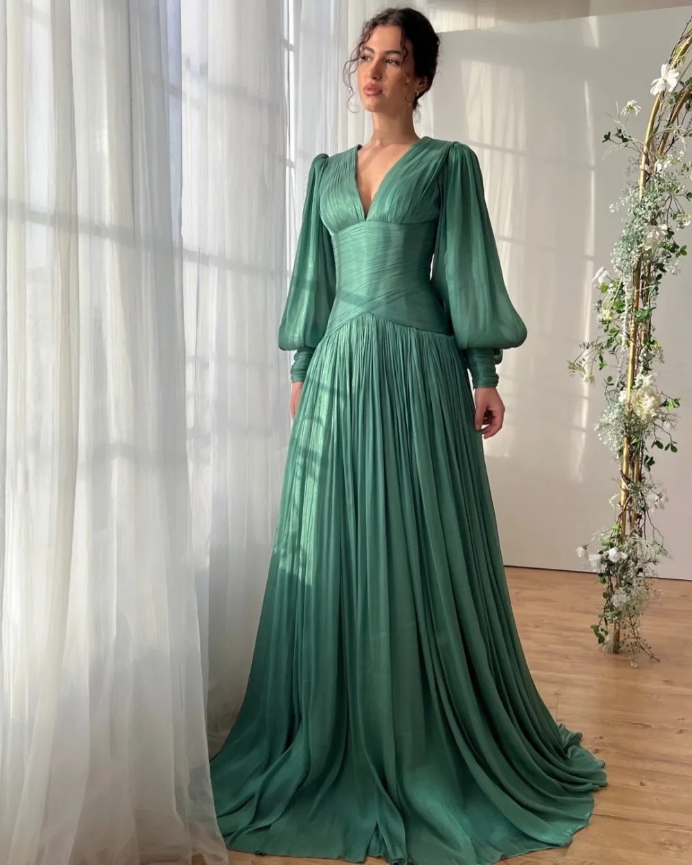 

Customized Green Modest Intricate Pleat Ruched Draped A-line V-neck Long Dresses Evening Dresses for Woman