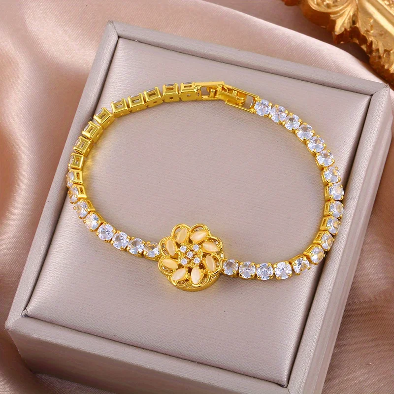 European and American 360° Rotating Cat's Eye Flower Pendant Necklace Gives Women A Sense of Luxury and Niche Design