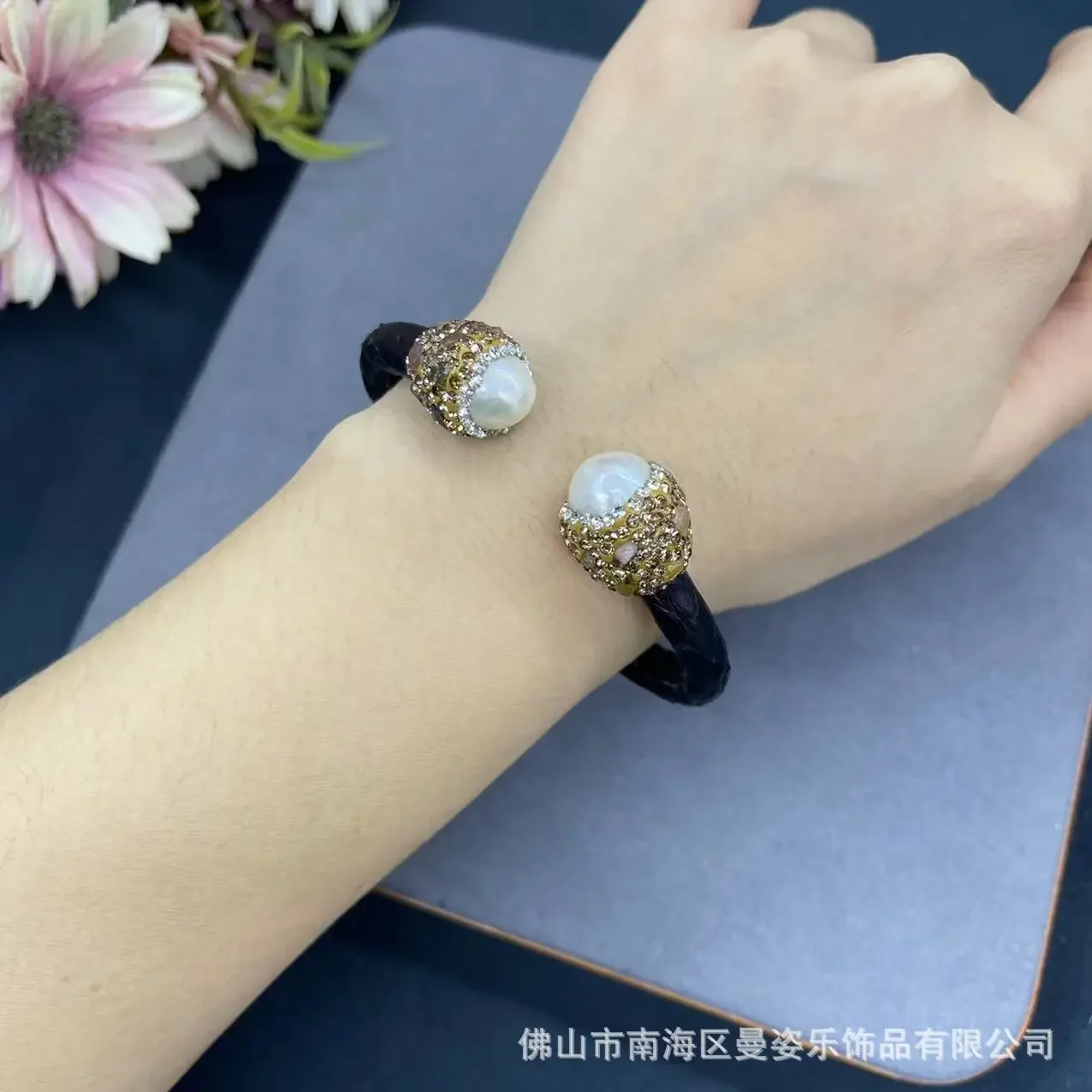 Autumn and winter new leather snake skin inlaid with baroque pearl tourmaline open bracelet popular natural stone jewelry in Eur