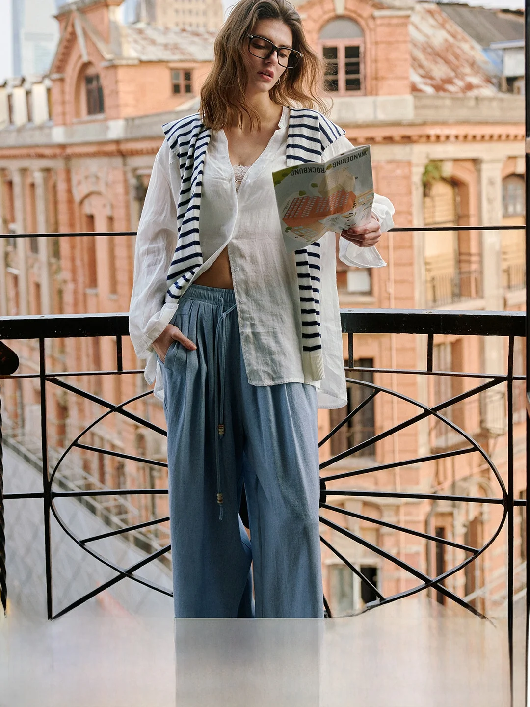 

Luna7xi Women's Loose Fit Long Sleeve Linen Shirt V-Neck Lightweight Casual Versatile Top Breathable Comfortable Daily Wear