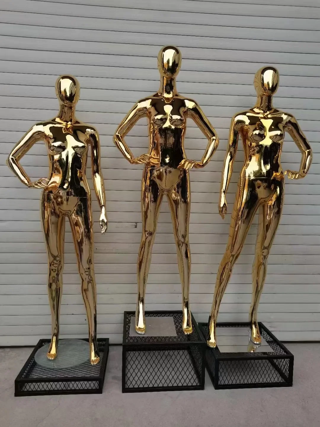 

Shinny Gold Chrome Mannequin Shop Display Women Plastic Chrome Mannequins