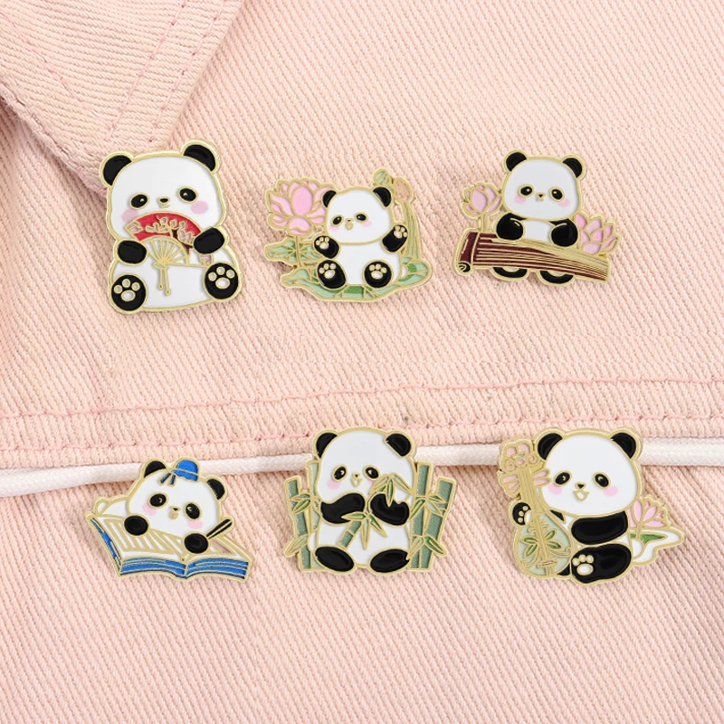 Kawaii Panda Baby Emaille Pin Niedlicher Panda Essen Bambus Spielen Lesen Buch Cartoon Tier Broschen Revers Abzeichen Lustige Schmuck Geschenke