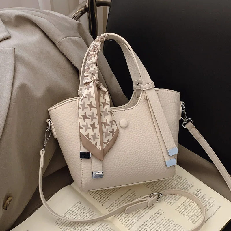 

Temperament Handbag Solid Simple Korean Style Bucket Bag 2025 New Texture PU Casual Shopping Bag Women's Daily Commuting Bag