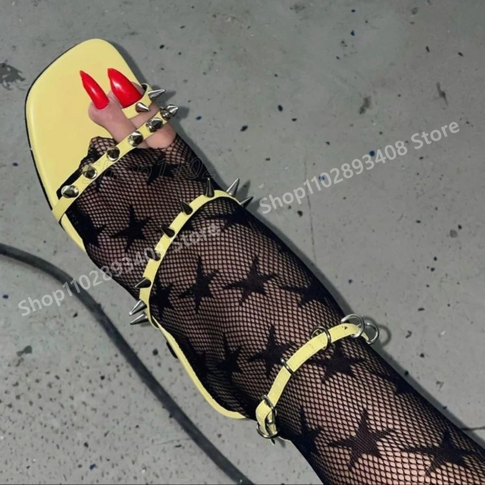 

2025 Summer Split Toe Rivets Decor Sandals Round Rings Squre Toe Stiletto High Heel Fashion Sexy Hot Women Shoes Para Mujere