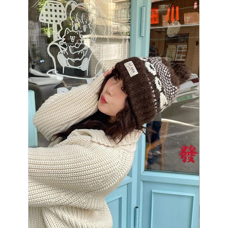 ELFSACK Casual Fair Isle Style Sheep Pattern Pom Pom Knit Beanie For Women