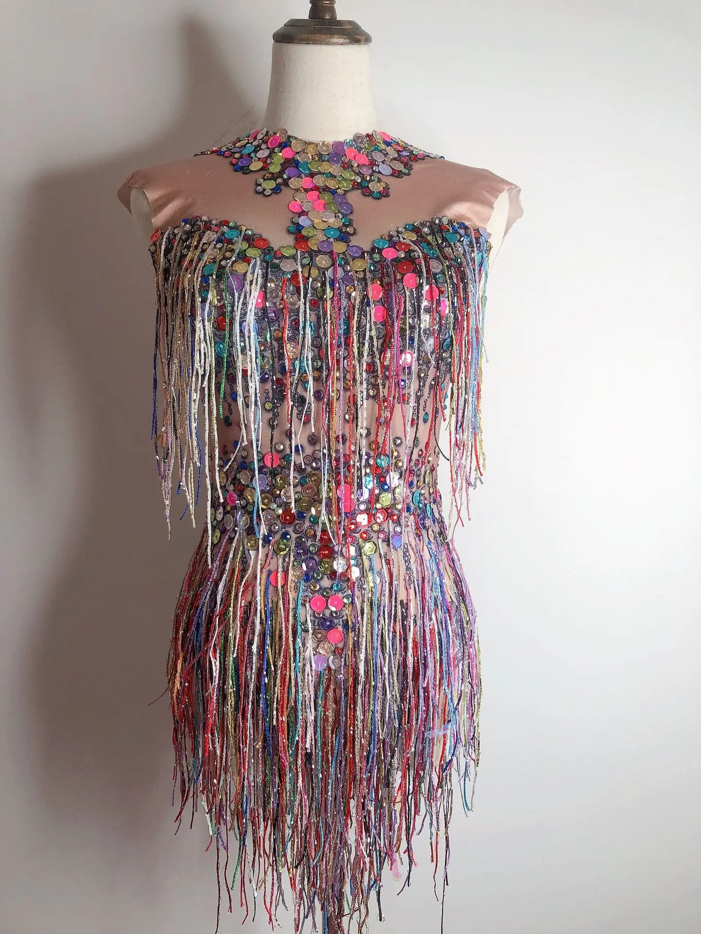 นักร้องหญิงสีสัน Fringed Onesie ไนท์คลับเครื่องแต่งกาย Robe Femme Chic Et Élégante Party High-End Performance Dress