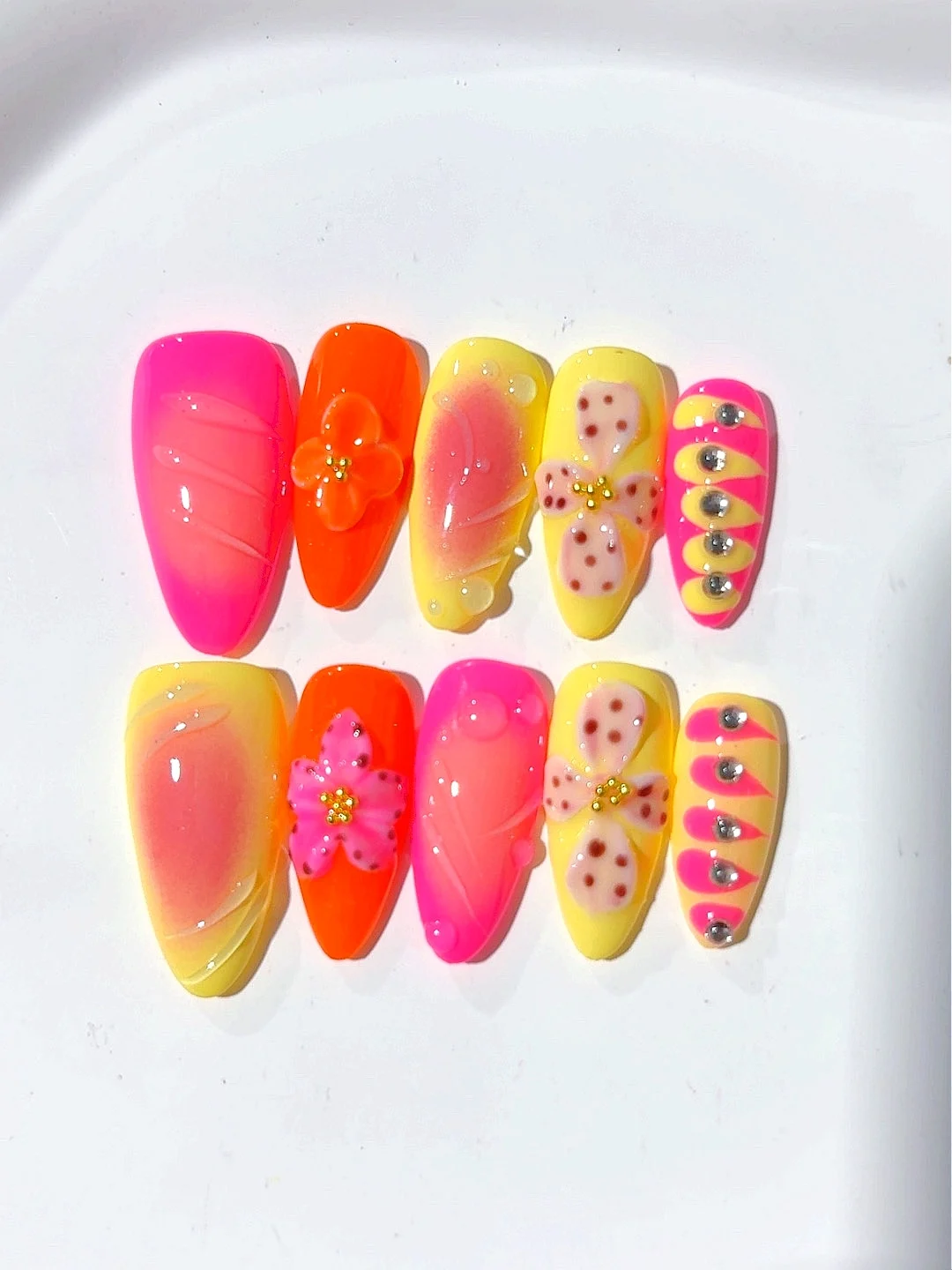 

Red and Yellow Smudged Artistic Style Almond Wearable Manicure (D345)