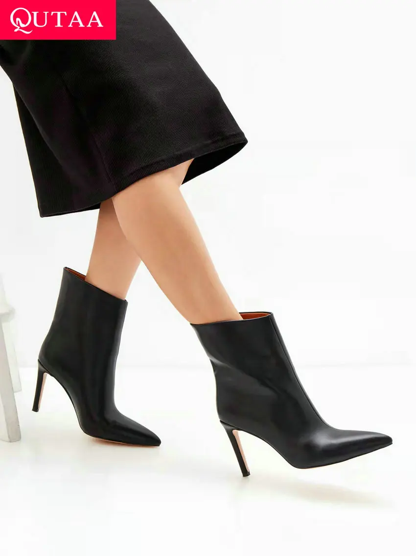 

QUTAA/Коллекция 2023 года; Классические повседневные женские ботильоны для офиса; Сезон осень-зима; Модные выразительные ботильоны из микрофибры с острым носком на высоком каблуке; Размеры 35-43