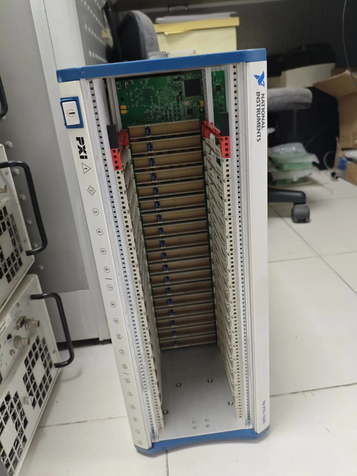 NI PXI-1045 Second-hand Genuine 18-slot PXI Chassis, Normal Function