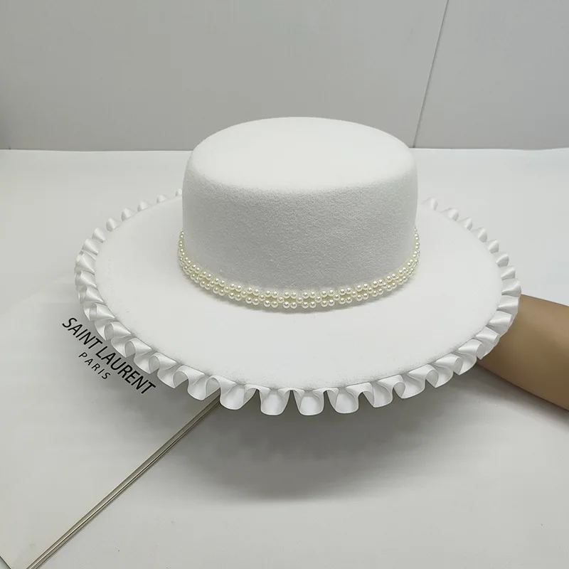Original Design White Elegant Wedding Hat  French Elegant Retro Hepburn Autumn Winter Celebrity Pearl Wool Lace Flat Top Hat