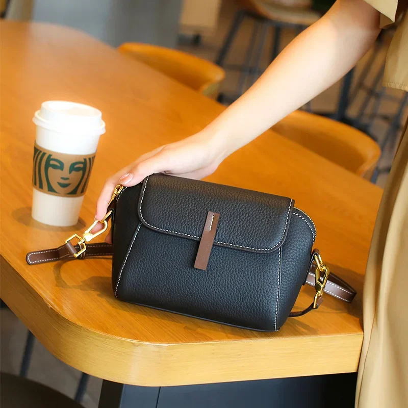 

024 new women's leather bag fashion and high-end single shoulder messenger niche versatile light luxury shell bags