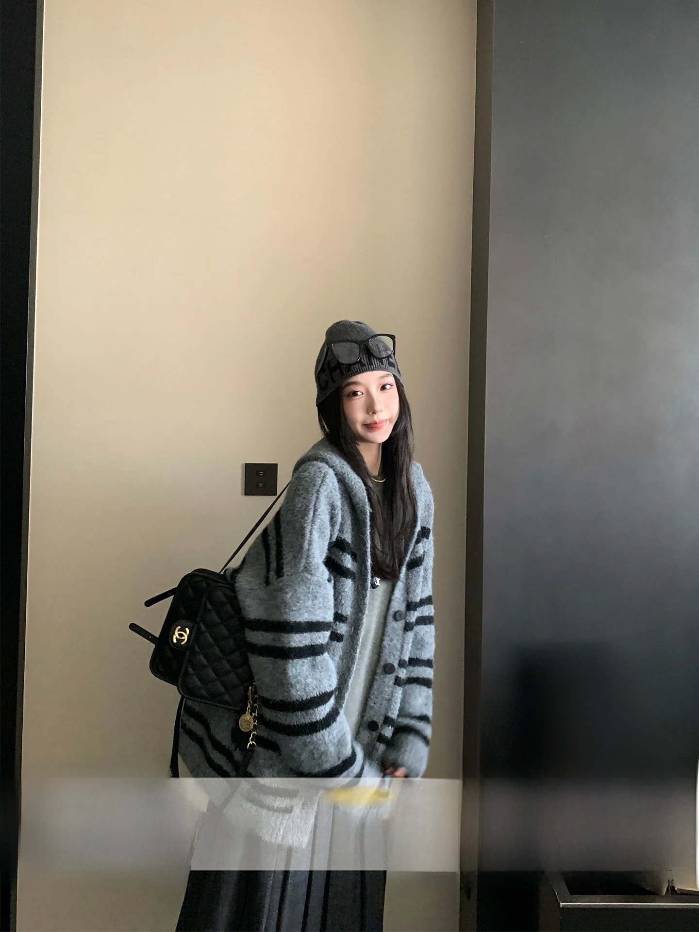 

Casual Sle Loose Fit Woolen Sweater with Hat Button Design Thiened Luxury Stripe Pattern Open Cardigan for Women