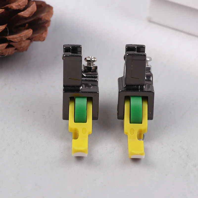 1PC Universal จักรเย็บผ้าอุตสาหกรรมหนัง Roller Wheel Presser เท้าแบนรถผ้าหนาเสื้อผ้าเปลี่ยน Presser ฟุต