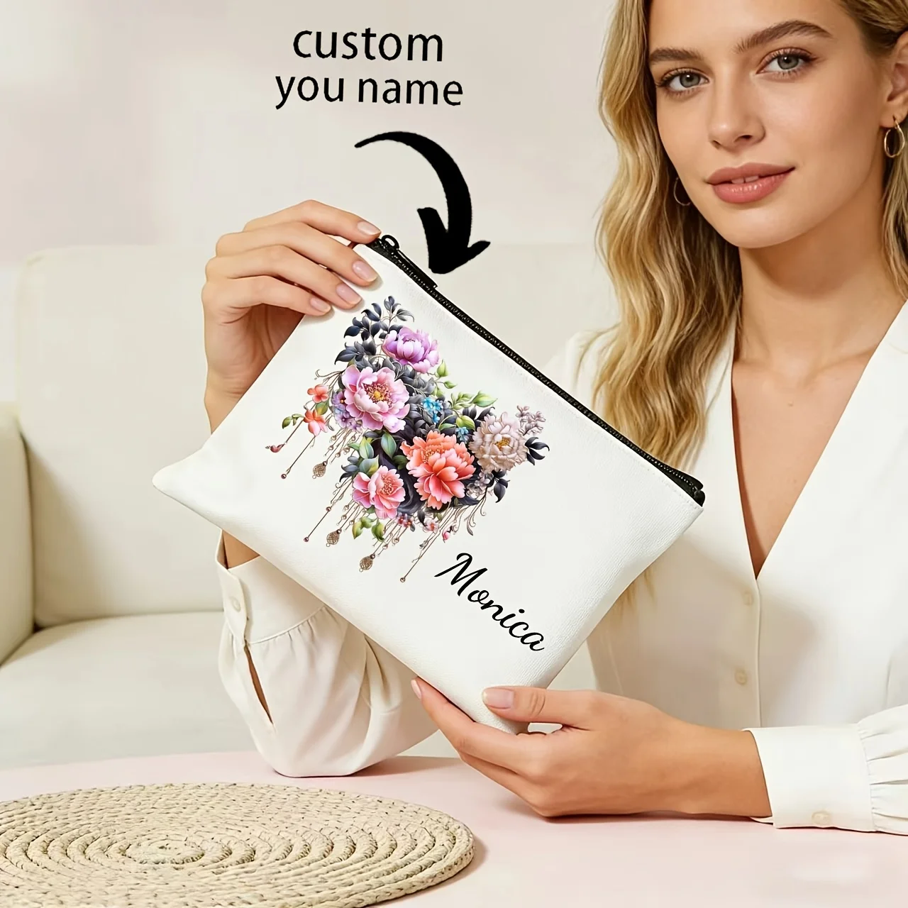 Bolsas de Cosméticos Personalizadas con Vibrantes Ramos Florales como Destaque de Diseño. El patrón floral fresco en acuarela se combina