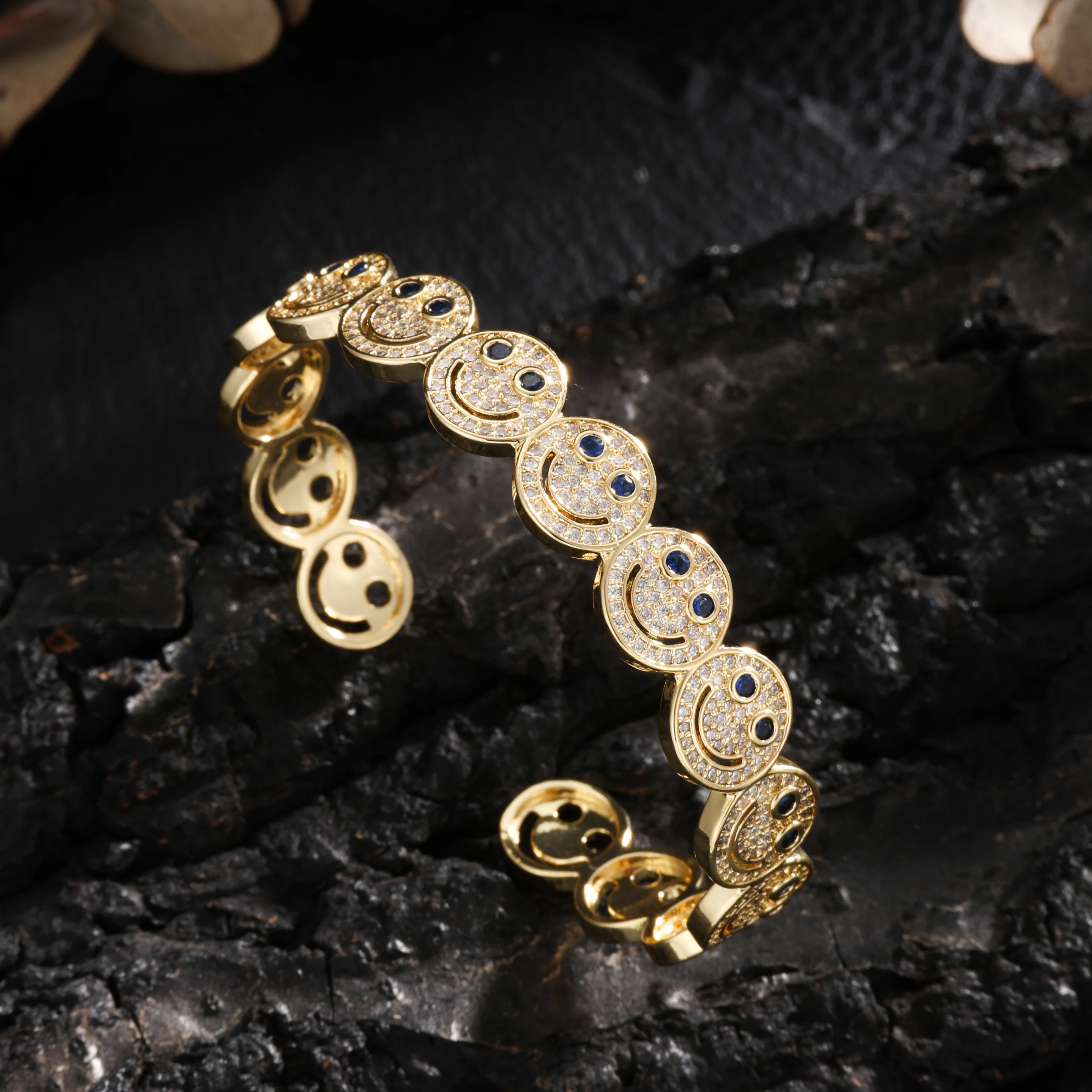 قطعة واحدة من سوار الوجه المبتسم الفاخر الرائع مناسب للسفر اليومي والحفلات والولائم لارتداء المجوهرات العصرية #2