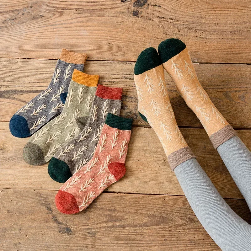 

Fashion Socks Women Autumn Winter Ins Cotton Mid Tube Stacked Socks Vintage Christmas Branch Minimalist College Style Socks