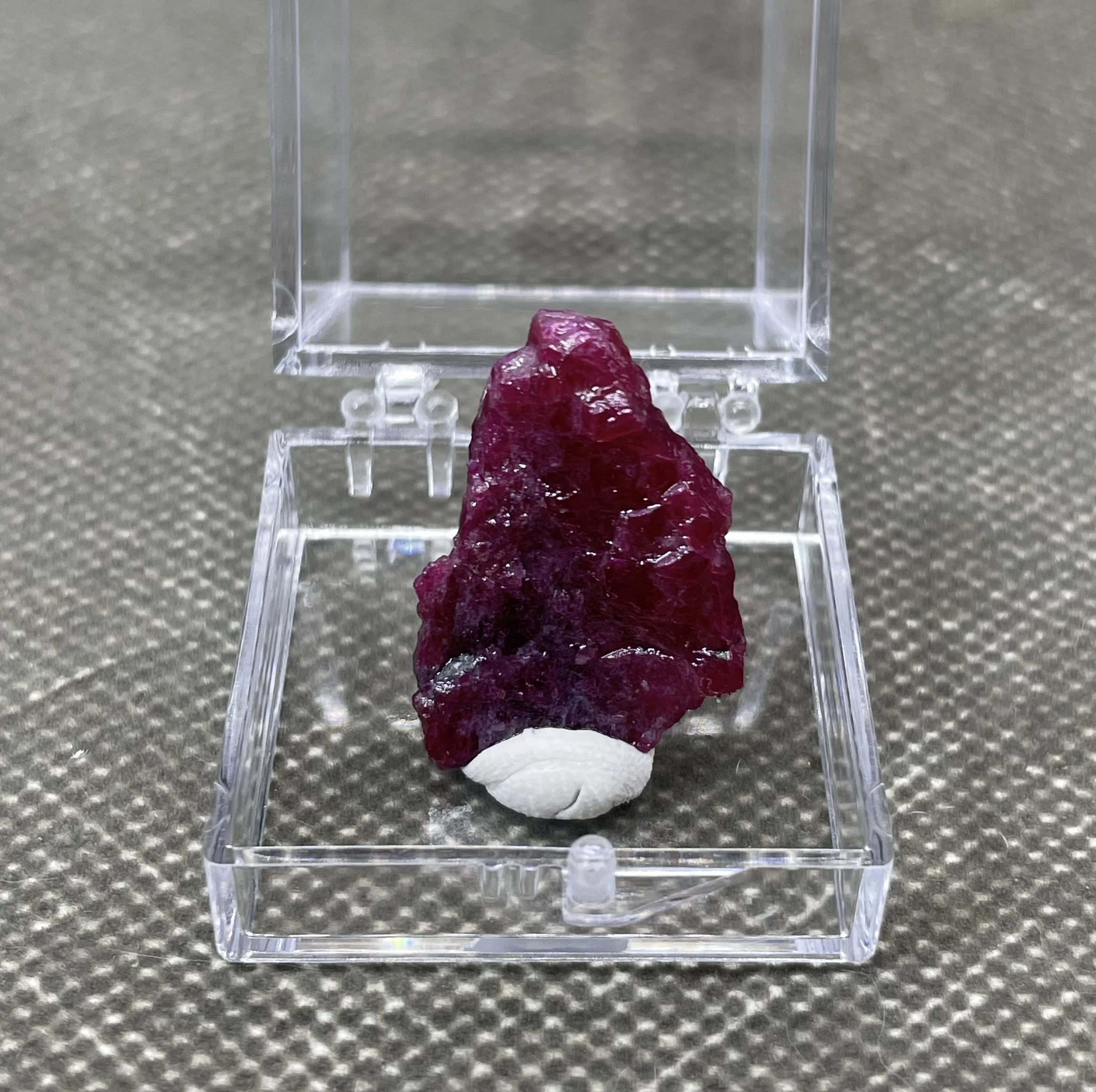 

NEW! BEST! 100% natural Myanmar Fluorescent Ruby rough mineral stones and crystals healing crystals quartz (box size 3.4cm)