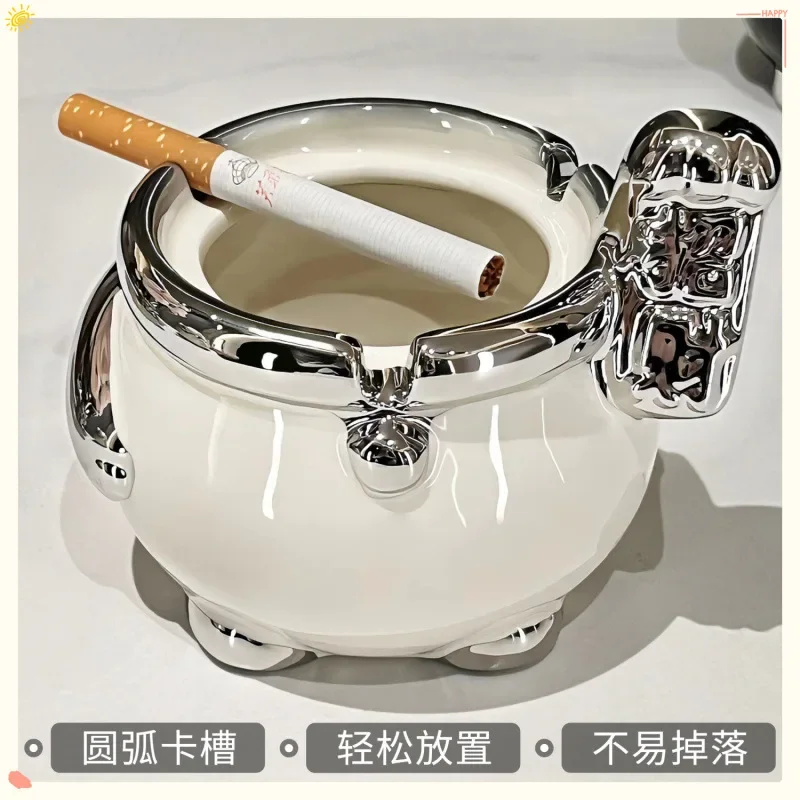 Ceramic light luxury high-end lucky cat ashtray with cover