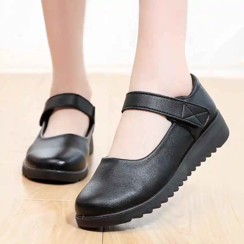 

2026 New Ladies Classic Black PU Leather Flats Slip-On Comfortable Lightweight Non-Slip Walking Shoes Big size 45