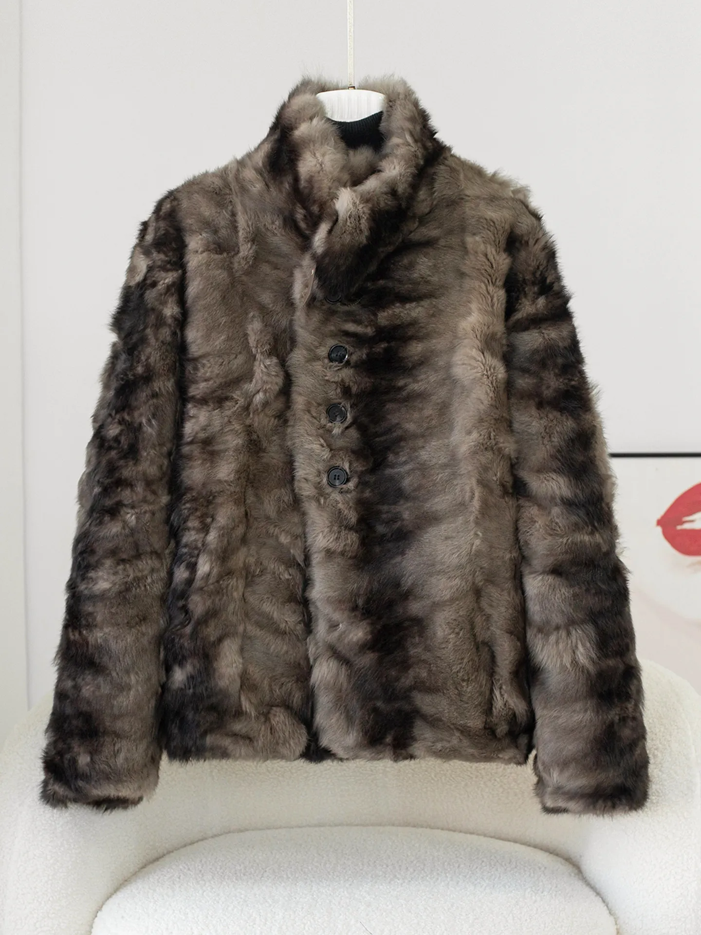 The 2025 new autumn and winter all-in-one rabbit fur coat for women, with a lapel and short fur style, helps you stay young