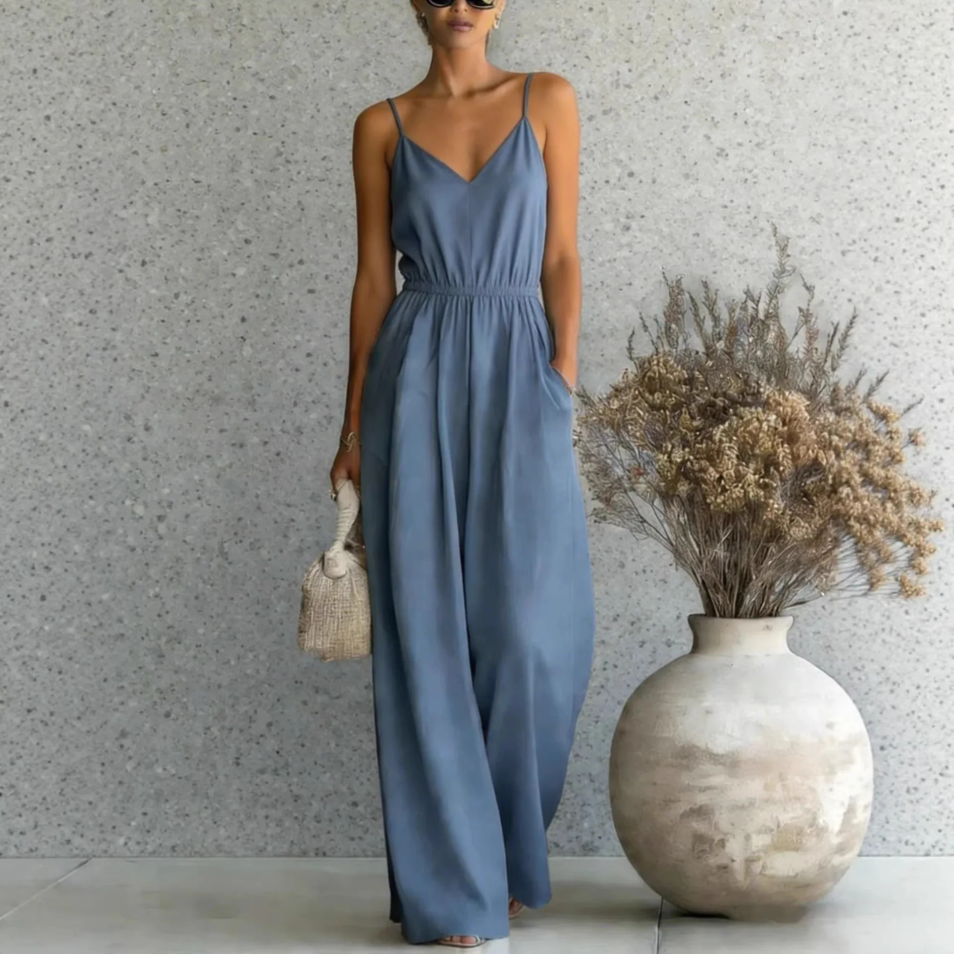 

Популярные женские летние комбинезоны с широкими штанинами на бретелях 2026 года