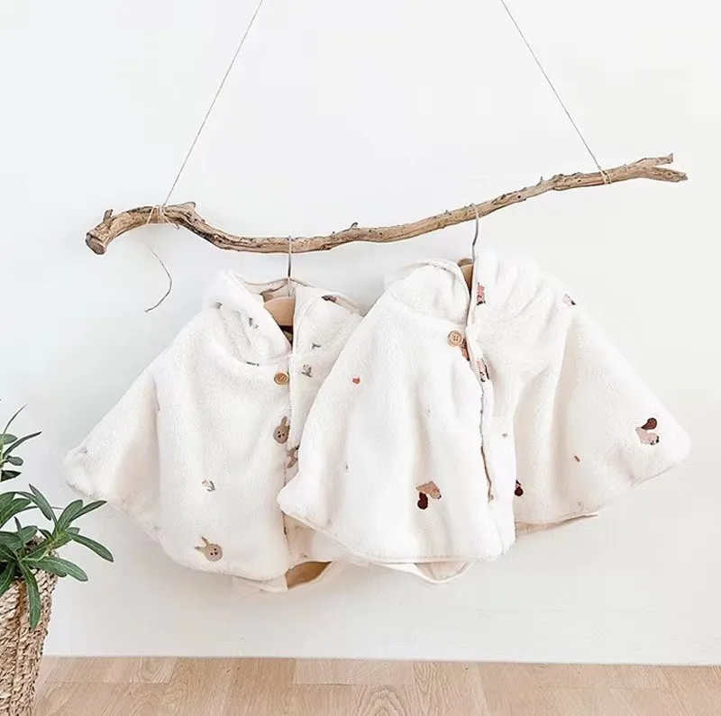 Winter kinder Onesie Cape Neugeborenen Baby Jungen Mädchen Kleidung Korallen Flanell Stickerei Swaddle Wrap Winddicht Warme Baby Outfit – Detail 2