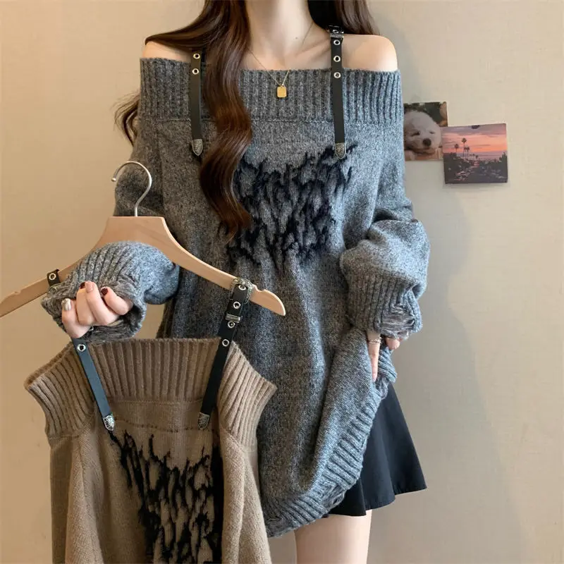 

Рваные вязаные свитера для женщин. Распродажа одежды. Молодежные предложения с длинными рукавами. Осенняя трендовая верхняя одежда. Женский пуловер с открытыми плечами.